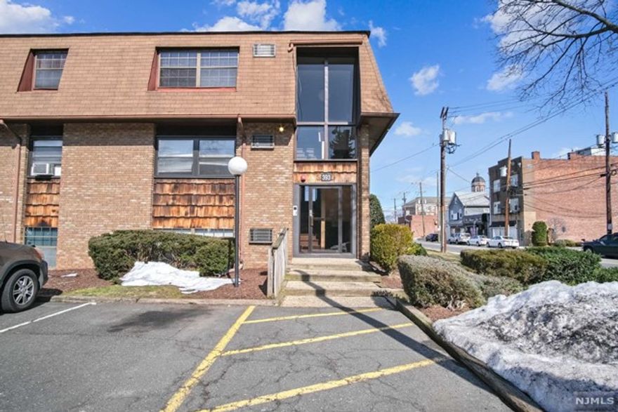 Welcome to the conveniently located 2-bed/full bath condo. With its prime location and ample amenities, this rental offers the perfect blend of comfort and convenience. The unit boasts approximately 950 sq ft of living space, featuring two generously sized bedrooms, including a primary bedroom with a walk-in closet, and offers enough space to comfortably fit a king-size bed. The unit also has a set of two wall A/C units located in the main room (Living room and primary bedroom). Parking is a breeze with an assigned parking space exclusively for your use. Additionally, there is an extra parking spot available on a first come, first served basis. There's also a 24 hour, card operated laundry room in your building. Tenants only utility bill is electric since the heating system, stove, and water heater all operate on electricity. Centrally located near shopping centers, mass transit, and a block away from Third Ward Park.