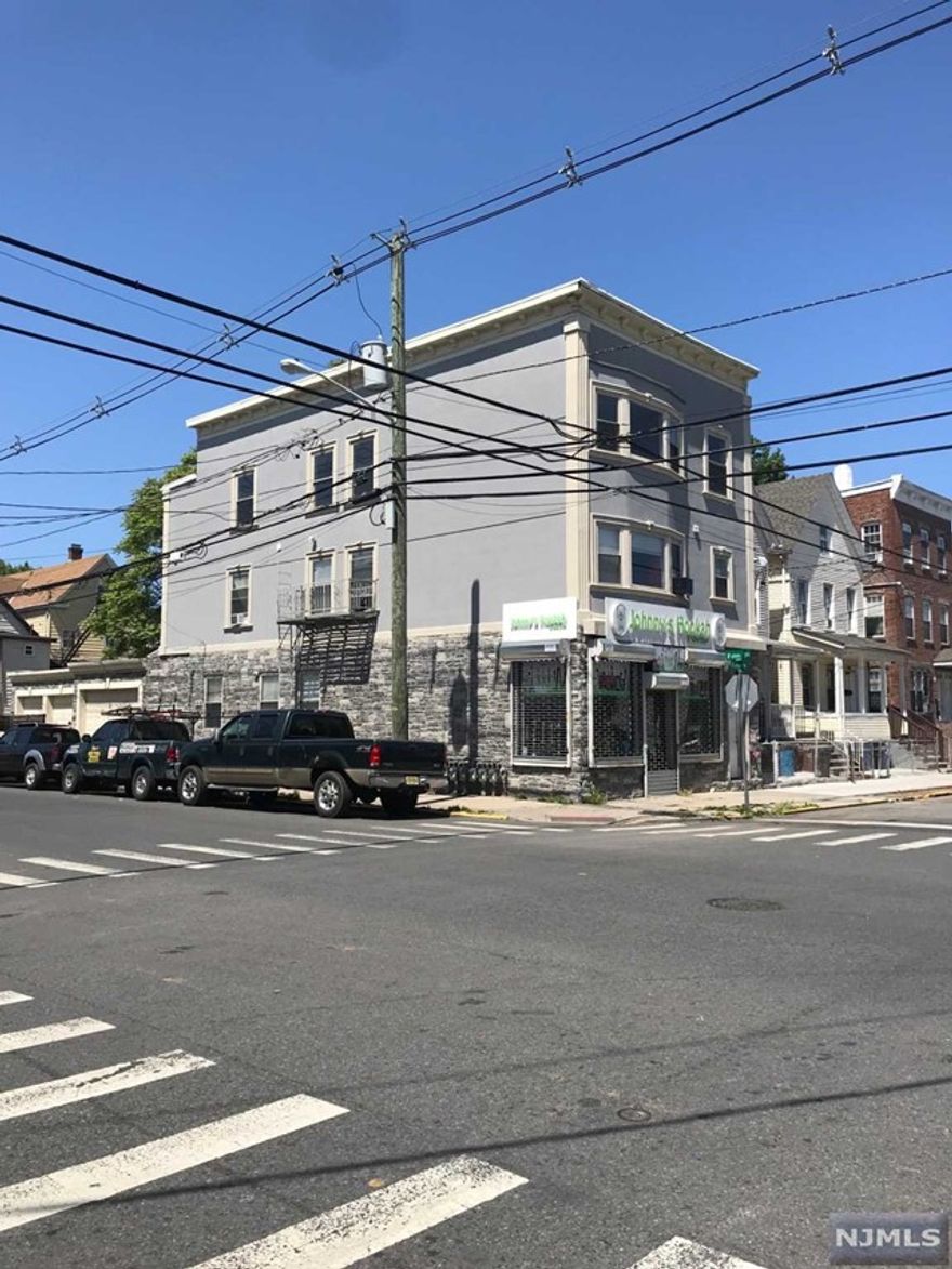 Centrally located, Renovated bright apartment on second floor. Kitchen with plenty of storage, full hallway bathroom, Hardwood floors throughout. Pets ok, dogs 35lbs and under ok. Laundromat across the street. Street parking. Must have credit over 650, Tenant responsible for 1.5mo security deposit, 1mo brokerage fee