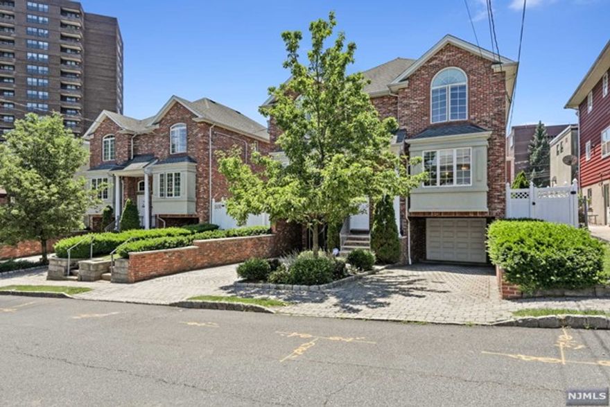 All brick spacious duplex in very convenient area, Well maintained. 3 nice size Bedrooms & 2 1/2 baths, Eat-in Kitchen w/ granite counter top and full dining room, fire place in living room, master bath with Jacuzzi. and beautiful backyard with gated fence. Hardwood floors throughout, central air & and central vacuum equipped. Laundry in unit, full finished basement w half bath. 1 Car Garage. Easy commute to city.