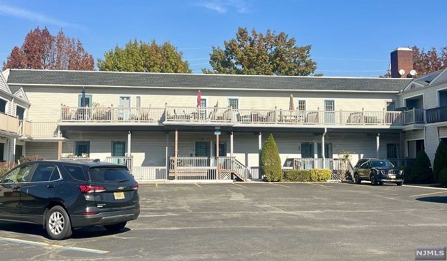 CALL JOHN FREITAG 201-694-4971 THE PERFECT STUDIO APARTMENT AWAITS ITS NEW OWNER! COMPLETELY RENOVATED IN 2021 THIS INCREDIBLE APARTMENT IS AN AMAZING INVESTMENT WITH EXTREMELY LOW TAXES / HOA FEE OR THE IDEAL ALTERNATIVE TO RENTING. PETS UNDER 25LBS ALLOWED! UNIT COMES WITH 1 ONE DEEDED PARKING SPACE (#40) AND PLENTY OF GUEST PARKING. CALL TO SCHEDULE YOUR SHOWING TODAY.