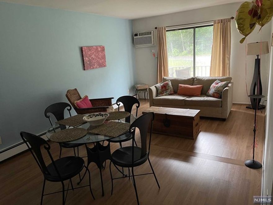 Beautiful 1 bed room condo, walking distance to the park, includes 1 car park space, laundry area, heat included. landlord will cover half of brokers fe. conveniently located to public transportation and all major highways.