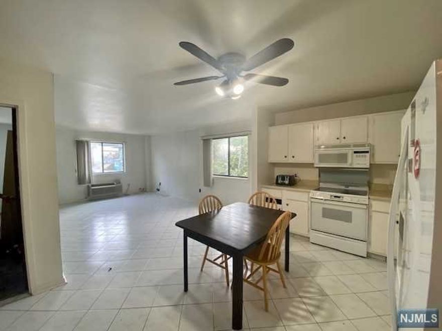 Beautiful bright and airy spacious 1 bedroom 1 bathroom second floor apartment! Large eat in kitchen with an open floor plan flowing to the living/dining room. Tile floor throughout with newer carpet in the bedroom. Huge walk in entry closet for plenty of storage. 1 covered parking spot is included. Laundry facilities in the building. Prime location, close to parks, restaurants, shopping and public transportation!