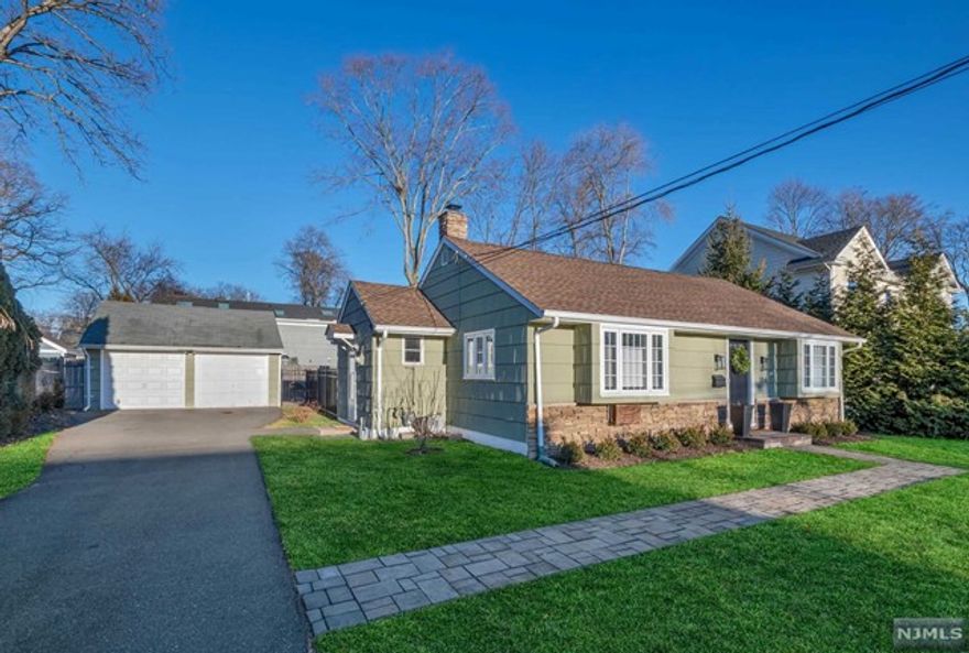 Furnished or unfurnished adorable two bedroom one bath home in Wyckoff is available for short or long term tenancy.