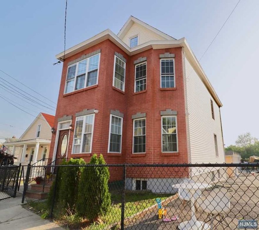 Great opportunity to rent this renovated 2floor apartment features 2 bedrooms, living room, eat-in kitchen, full bathroom, an enclosed porch, 3rd floor consists of bedroom, office and a half bathroom, very sunny and new hardwood throughout, Laundry hook-ups are in the basement, 2 parking spaces, Easy access to major highways and mass transit, 2 train station. small pet friendly. tenant responsible for the first $100 of each maintenance.