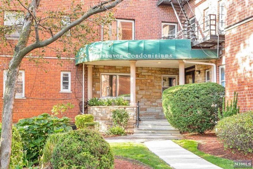 Great opportunity to own a spacious and renovated studio in the Woodcliff area of North Bergen. The apartment includes hardwood floors, an open renovated kitchen with island, granite countertops & stainless steel appliances, recently renovated bathroom, ample closet space and a separate area that can be used for an office. Very low maintenance fee includes heat, hot water and sewer. This well maintained building offers laundry facilities and sits across the street from James J Braddock Park. Enjoy beautiful days sitting by the pond, or playing sports on the soccer & baseball fields or tennis court. There are multiple playgrounds and an outdoor workout area as well. Easy access to multiple bus lines to NYC, Jitney buses, shopping, restaurants and more!