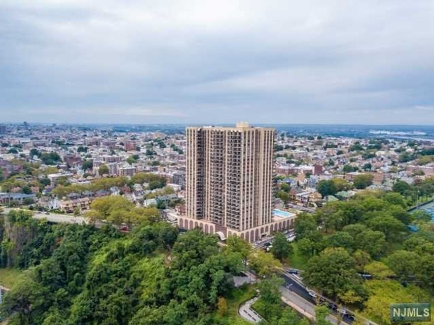 AMAZING FULL BREATHTAKING VIEWS OF NYC AND RIVER FROM ALL WINDOW AND BALCONY. THIS 1,542 SQ FT 2 BED/2BATH LUXURIOUS UNIT FEATURING BEAUTIFUL HARDWOOD FLOORS, STAINLESS STEEL APPLIANCES WITH ULTRA MODERN KITCHEN CABINETS, RECESSED BAR, CHIC BATHROOMS, CONTEMPORARY BRICK WALL DINING ROOM, COUNTLESS CLOSET SPACE, CUSTOMIZED LIVING ROOM ENTERTAINMENT CABINETS RECESSED LIGHTING, NYC TRANSPORTATION AND 184 ACRE PARK WITH TENNIS COURTS, WALKING TRAILS, LAKE, PLAYGROUND AT CORNER, OUTDOOR POOL, EXERCISE ROOM, PET FRIENDLY BUILDING WITH 24HR CONCIERGE, INDOOR PARKING, AND MUCH MUCH MORE. YOU CAN'T FIND ANOTHER UNIT LIKE THIS FOR THE PRICE. ENDLESS POSSIBILITIES FOR LUXURY LIVING!! CALL NOW FOR PRIVATE VIEWING! THIS WON'T LAST!