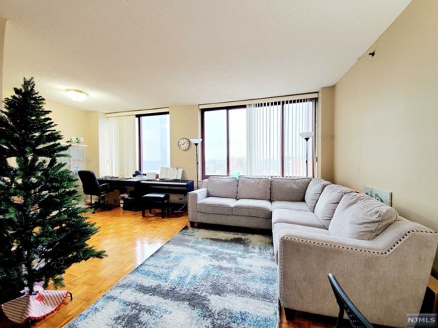 Prestigious condo building in Fort Lee. Easy access to major highways and walk distance to new Hudson Light shopping center, restaurants, banks, grocery shops, etc. 24th floor, well-maintained unit. Gym, 24 hr door concierge service, and one indoor garage included in rent. *** Tenant's insurance and $600 (non-refundable) move-in fee required by association. *** Pleasure to show.