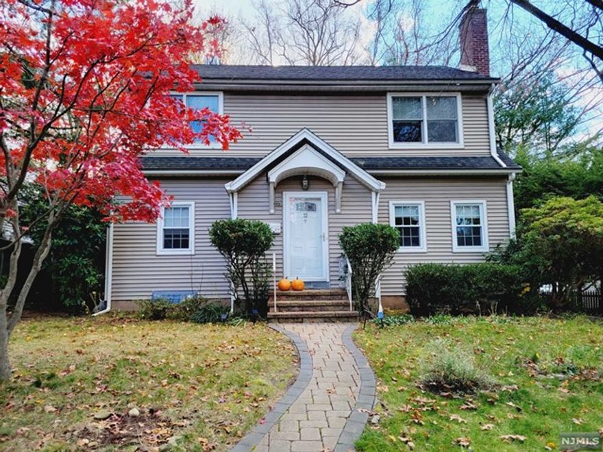 WELL UPDATED COLONIAL HOME ON QUIET LOCATION. CENTRAL A/C, MULTI HEATING ZONE, RECESSED LIGHTS, HARDWOOD FLOORING THROUGHOUT, FINISHED BASEMENT, NICE DECK WITH PRIVATE BACKYARD. CLOSE TO BLUE RIBBON SCHOOLS, SHOPPING CENTER, NYC TRANSPORTATION, AND PARKS IN A WONDERFUL NEIGHBORHOOD.