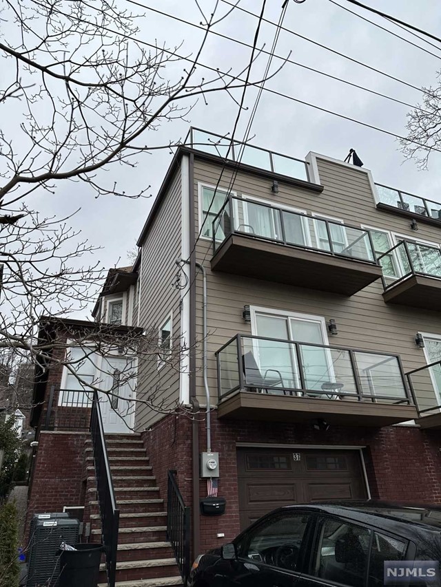 37 Myrtle Avenue