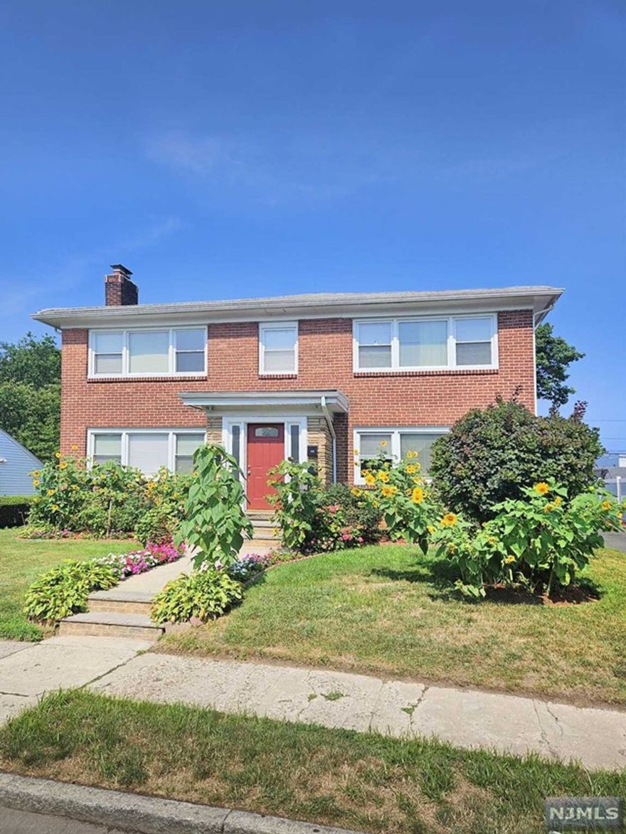 Discover your new home in East Orange! This beautiful 2-bedroom apartment offers ample, sunlit bedrooms perfect for relaxation and comfort. Enjoy cooking and dining in the modern eat-in kitchen, featuring sleek stainless steel appliances, granite countertops and plenty of counter space. Conveniently located near SETON HALL University, shopping, dining, parks, VA Medical Center, I-280, it's the perfect spot for easy living. Don't miss out on this gem!