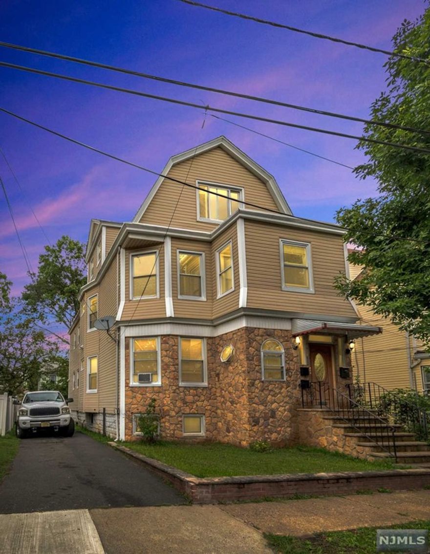 Cozy, drenched in sunlight, and super spacious. Unit 3 offers so much comfortability, convenience, and aesthetic. 2 newly renovated, medium sized bedrooms with glossed hardwood floors, and 1 beautifully renovated bathroom. Unit 2 is also available.