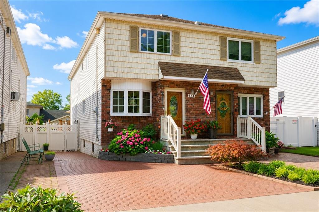 Photo of 654 Ramona Avenue, Staten Island, NY 10309 (MLS # 503132)