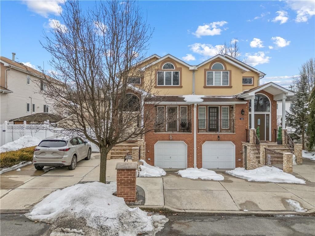 Photo of 1622 Woodrow Road, Staten Island, NY 10309 (MLS # 499266)