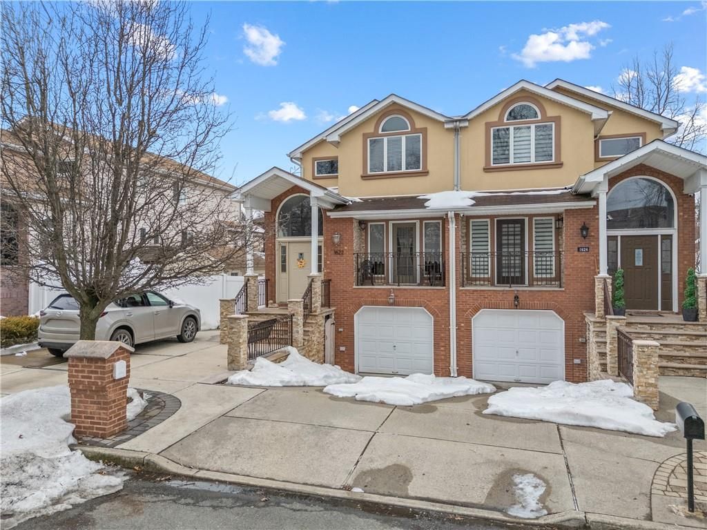 Photo of 1622 Woodrow Road, Staten Island, NY 10309 (MLS # 499266)