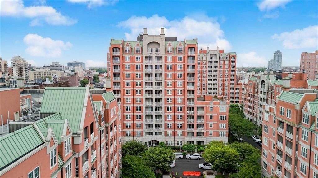 Photo of 60 Oceana Drive #4I, Brooklyn, NY 11235 (MLS # 498523)