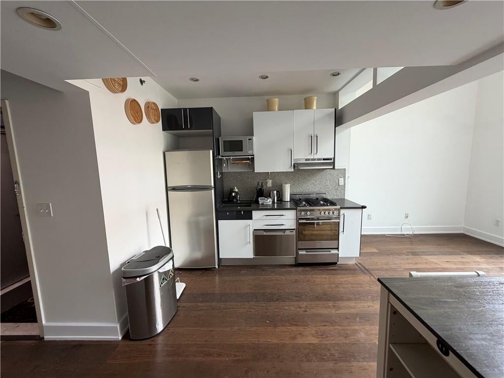 Photo of 390 Lorimer Street #2G, Brooklyn, NY 11206 (MLS # 503133)