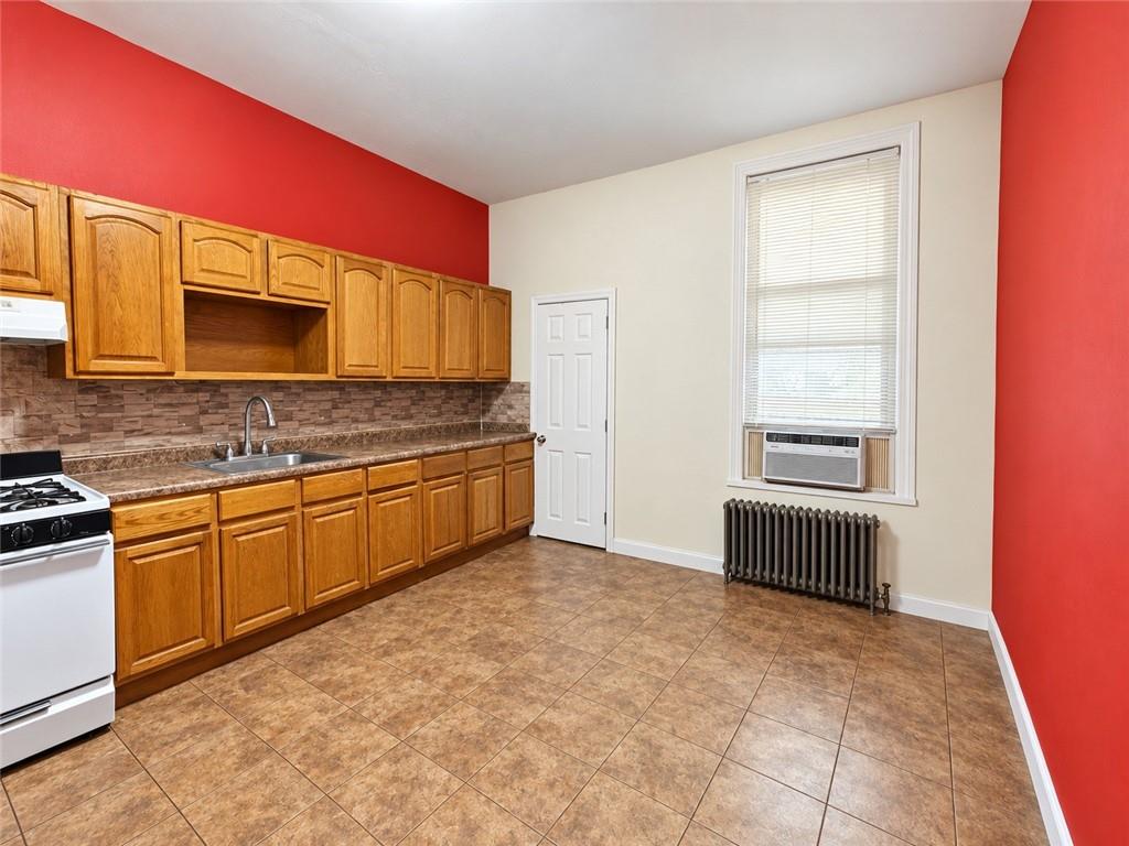 Photo of 41-06 Broad Way, Queens, NY 11103 (MLS # 505744)