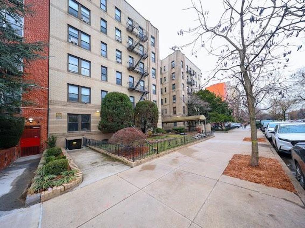 Photo of 415 Ocean Parkway #3H, Brooklyn, NY 11218 (MLS # 499523)