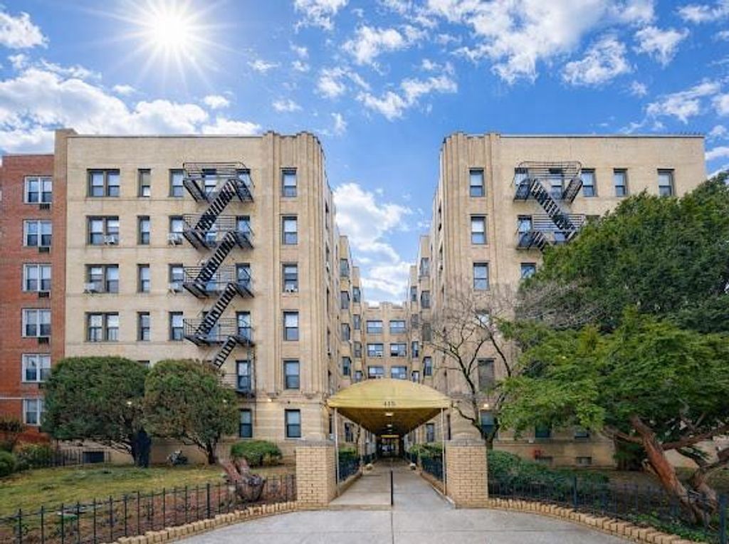 Photo of 415 Ocean Parkway #3H, Brooklyn, NY 11218 (MLS # 499523)