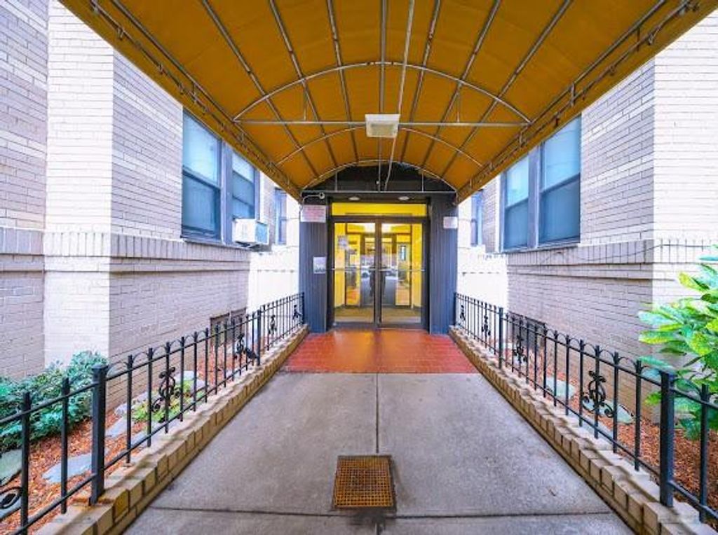 Photo of 415 Ocean Parkway #3H, Brooklyn, NY 11218 (MLS # 499523)