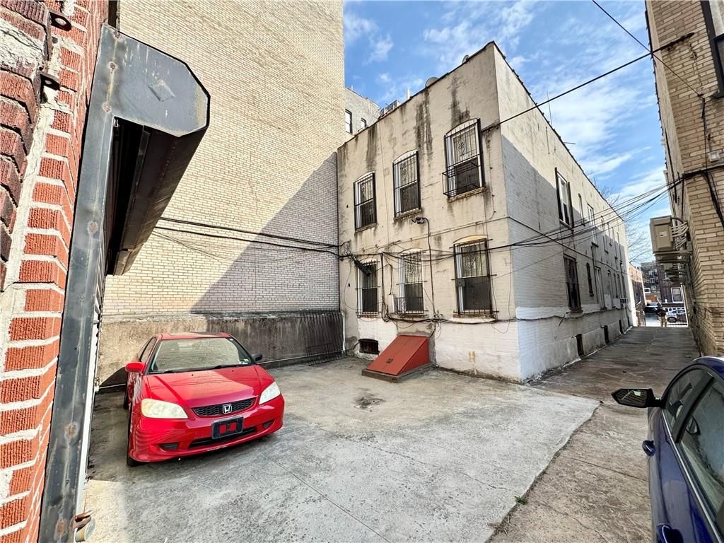 Photo of 817 Crown Street, Brooklyn, NY 11213 (MLS # 500835)