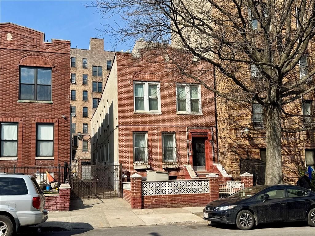 Photo of 817 Crown Street, Brooklyn, NY 11213 (MLS # 500835)
