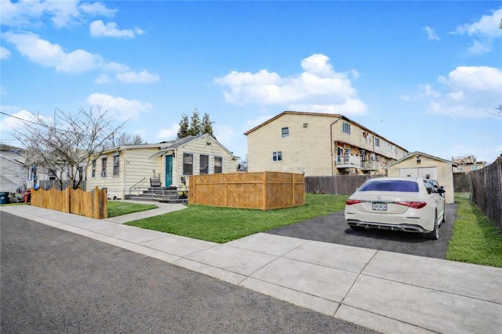 Photo of 5 Milbank Road, Staten Island, NY 10306 (MLS # 499384)