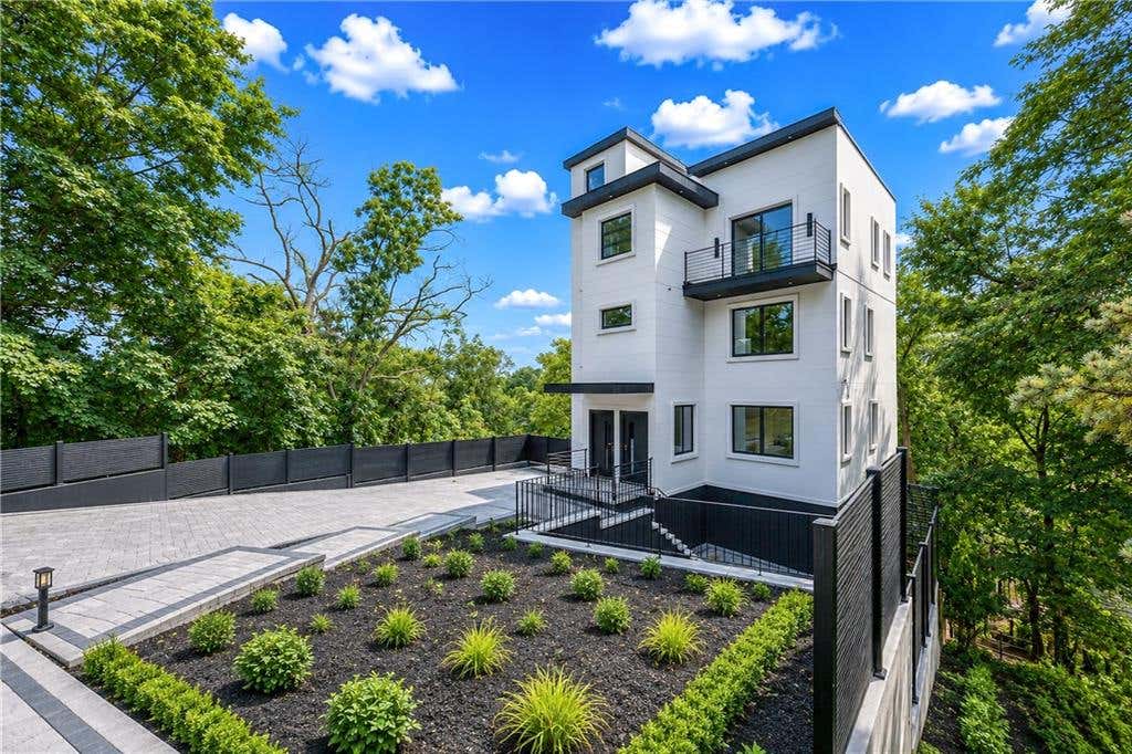 Photo of 20 Creston Place, Staten Island, NY 10304 (MLS # 503980)