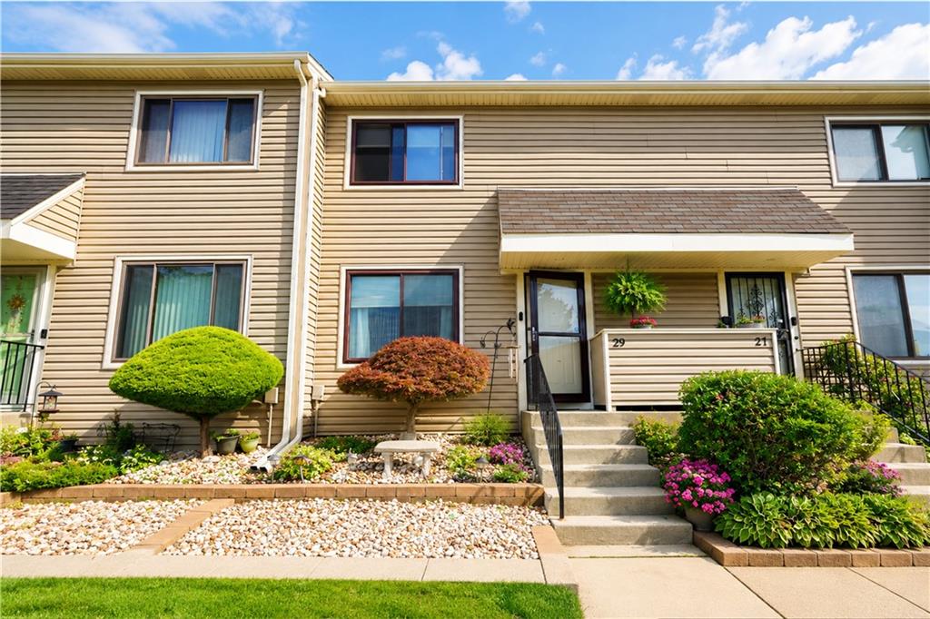 Photo of 29 Wood Court #586, Staten Island, NY 10309 (MLS # 502501)