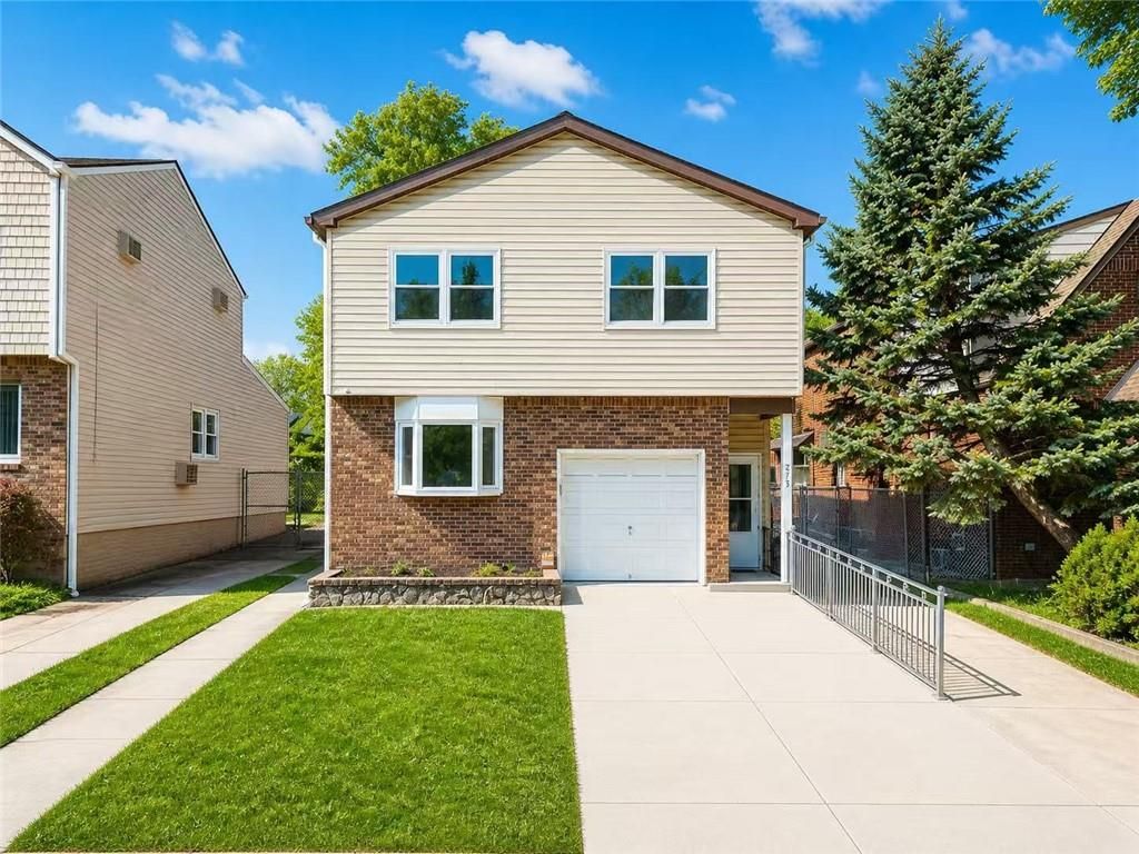 Photo of 275 Katan Avenue, Staten Island, NY 10308 (MLS # 501097)