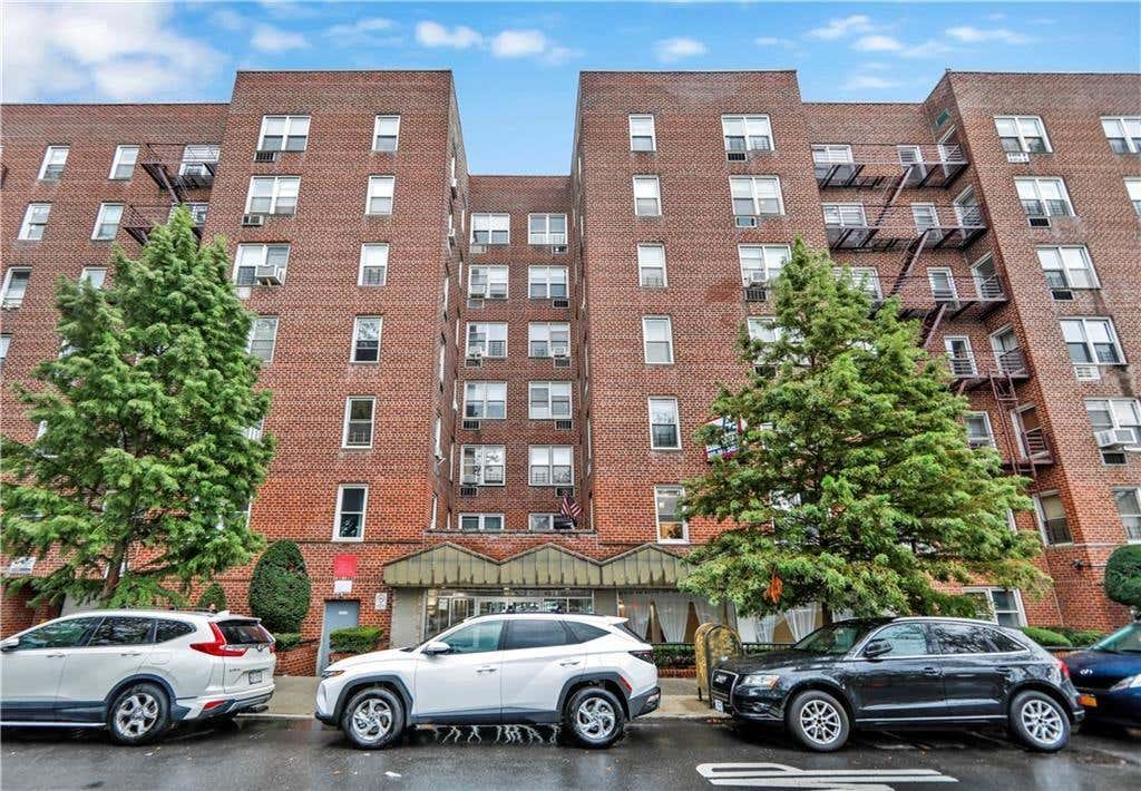 Photo of 2665 Homecrest Avenue #1W, Brooklyn, NY 11235 (MLS # 502963)