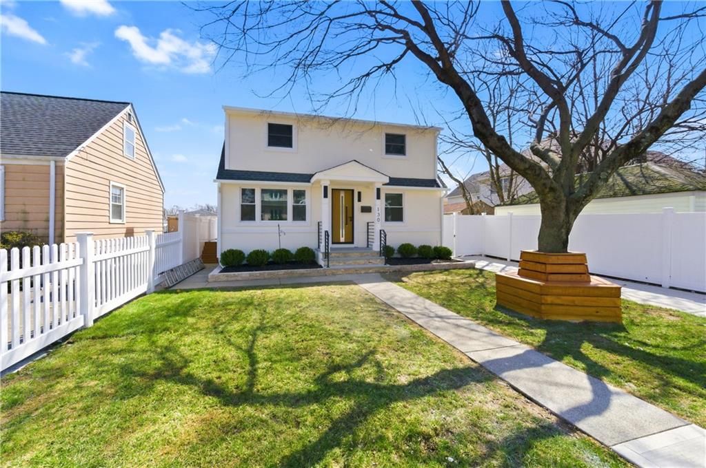 Photo of 130 Jefferson Street, Staten Island, NY 10304 (MLS # 498006)