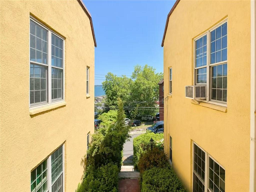 Photo of 48 Tompkins Circle, Staten Island, NY 10301 (MLS # 502203)