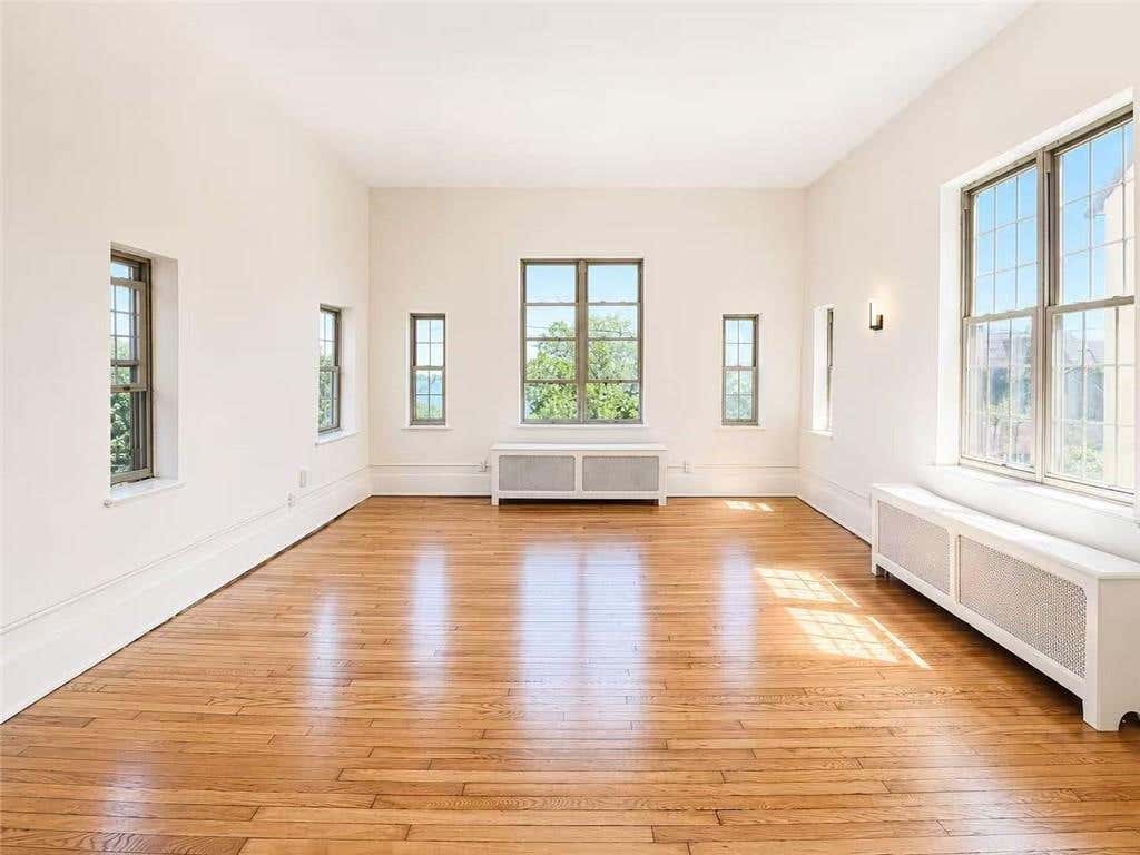 Photo of 48 Tompkins Circle, Staten Island, NY 10301 (MLS # 502203)