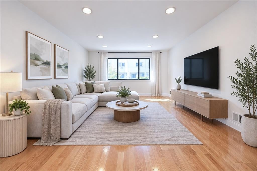 Photo of 20 Dogwood Drive, Staten Island, NY 10312 (MLS # 505231)