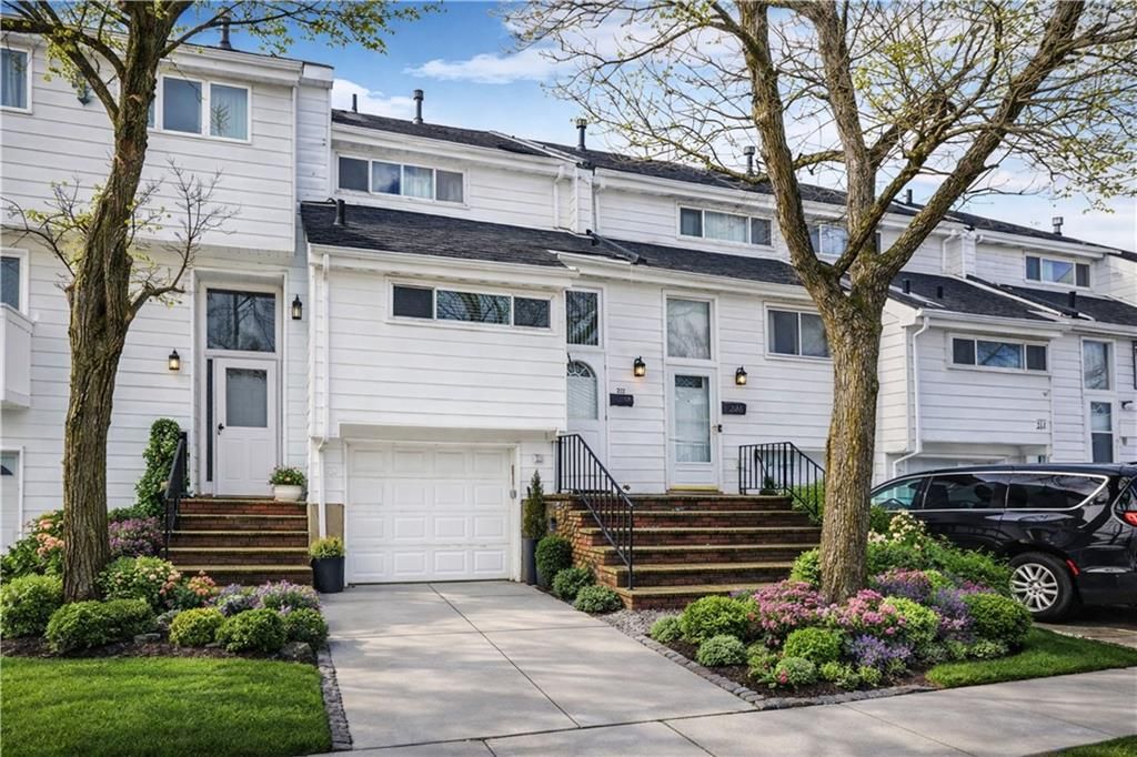 Photo of 222 Forest Green, Staten Island, NY 10314 (MLS # 499276)
