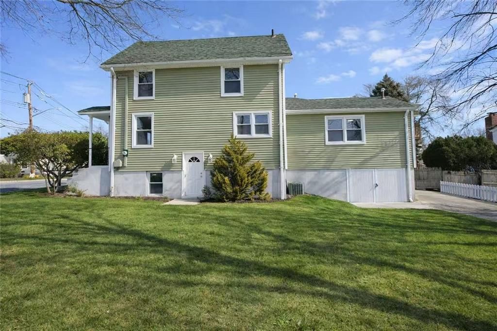 Photo of 132 Dewey Avenue, Staten Island, NY 10308 (MLS # 498733)