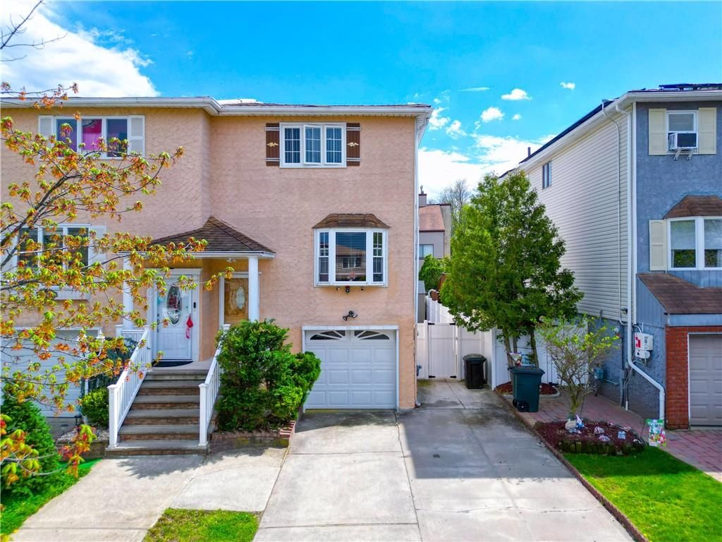 Photo of 372 Barlow Avenue, Staten Island, NY 10308 (MLS # 500640)