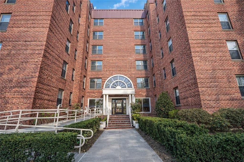 Photo of 2190 Brigham Street #5C, Brooklyn, NY 11229 (MLS # 500277)