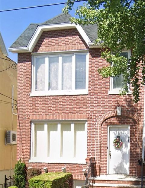 Multifamily For Sale - 26 Bay 11th Street<br/> Kings County, Brooklyn, NY 11228