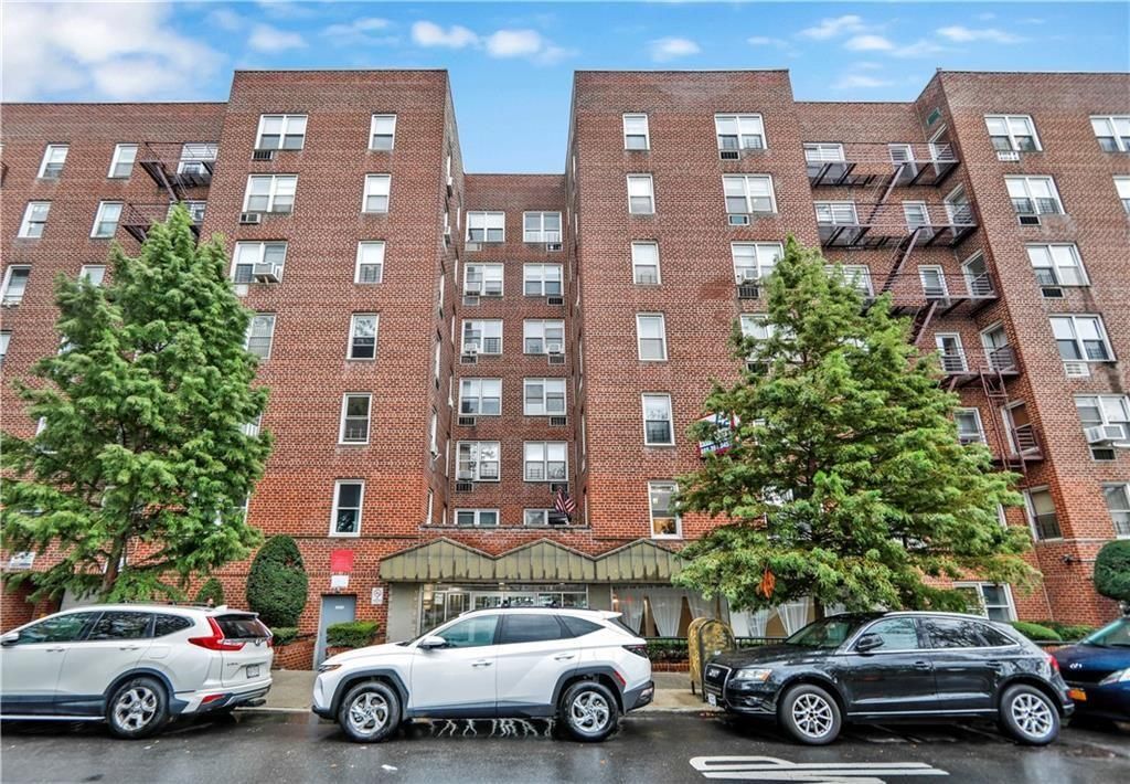 Photo of 2665 Homecrest Avenue #2D, Brooklyn, NY 11235 (MLS # 499062)