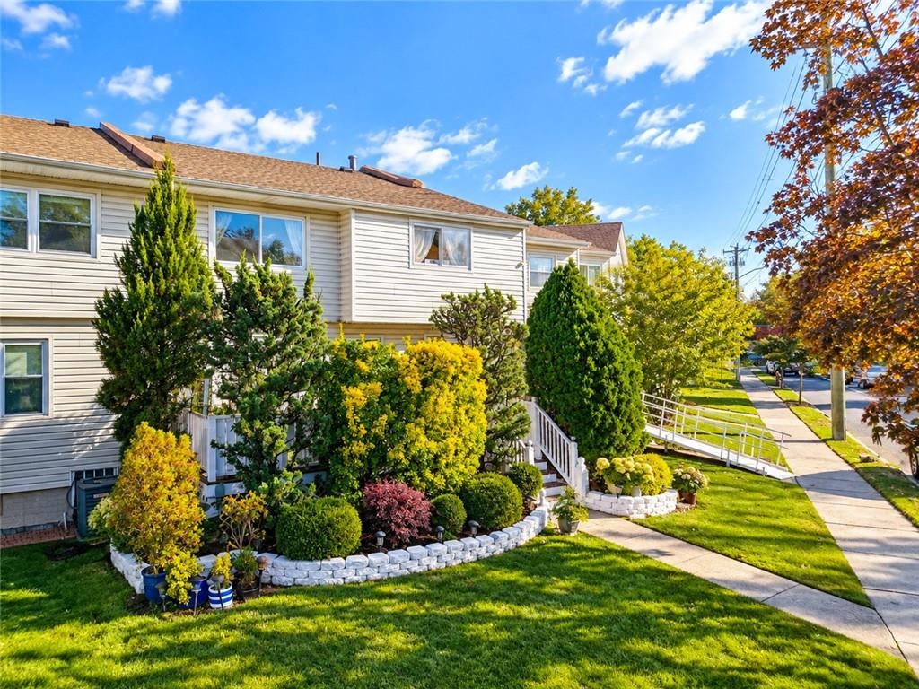 Photo of 543 Willow Road #1, Staten Island, NY 10314 (MLS # 505740)