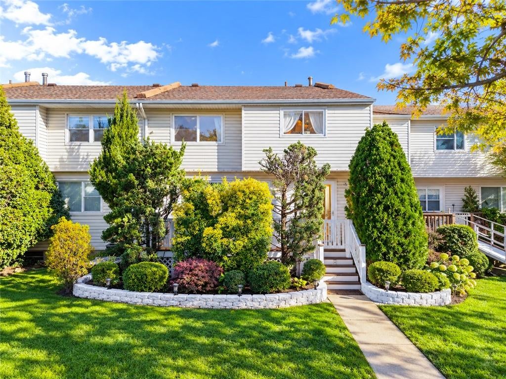 Photo of 543 Willow Road #1, Staten Island, NY 10314 (MLS # 505740)