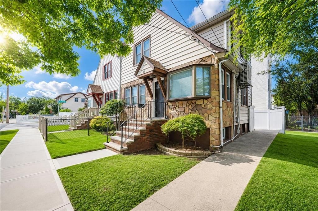 Photo of 65 Floyd Street, Staten Island, NY 10310 (MLS # 501362)