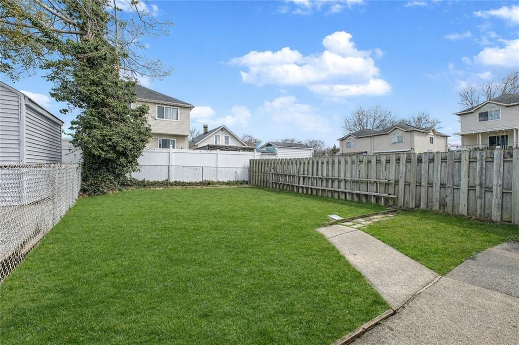 Photo of 369 Grimsby Street, Staten Island, NY 10306 (MLS # 500294)