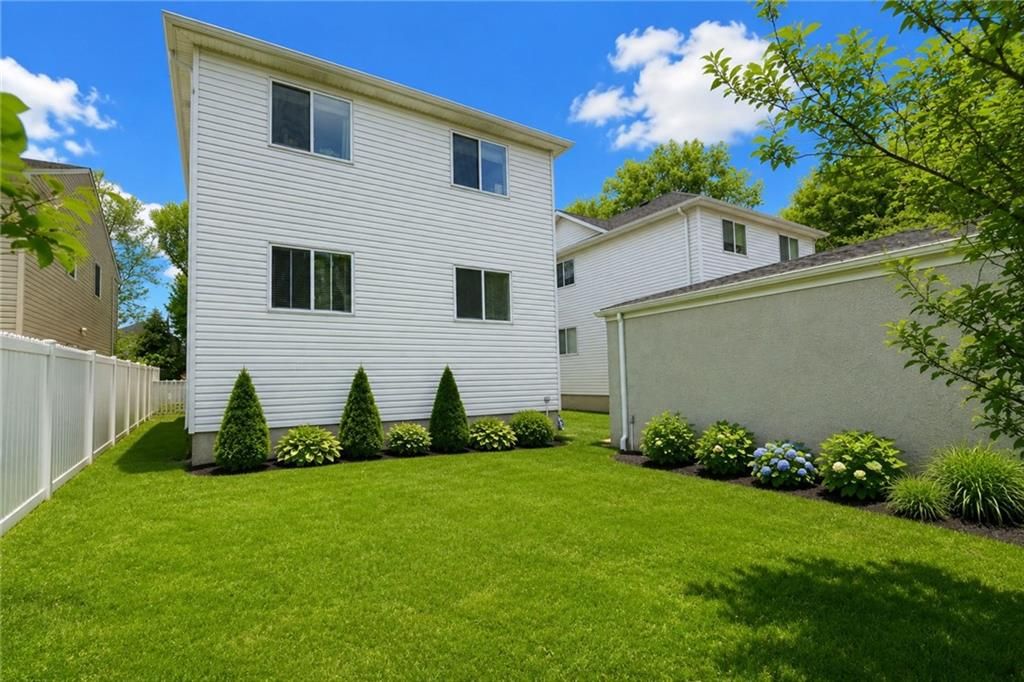 Photo of 172 Macgregor Street, Staten Island, NY 10309 (MLS # 501640)