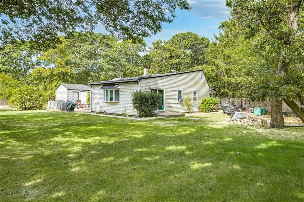 16 Lynn Court, Hampton Bays, New York image 10