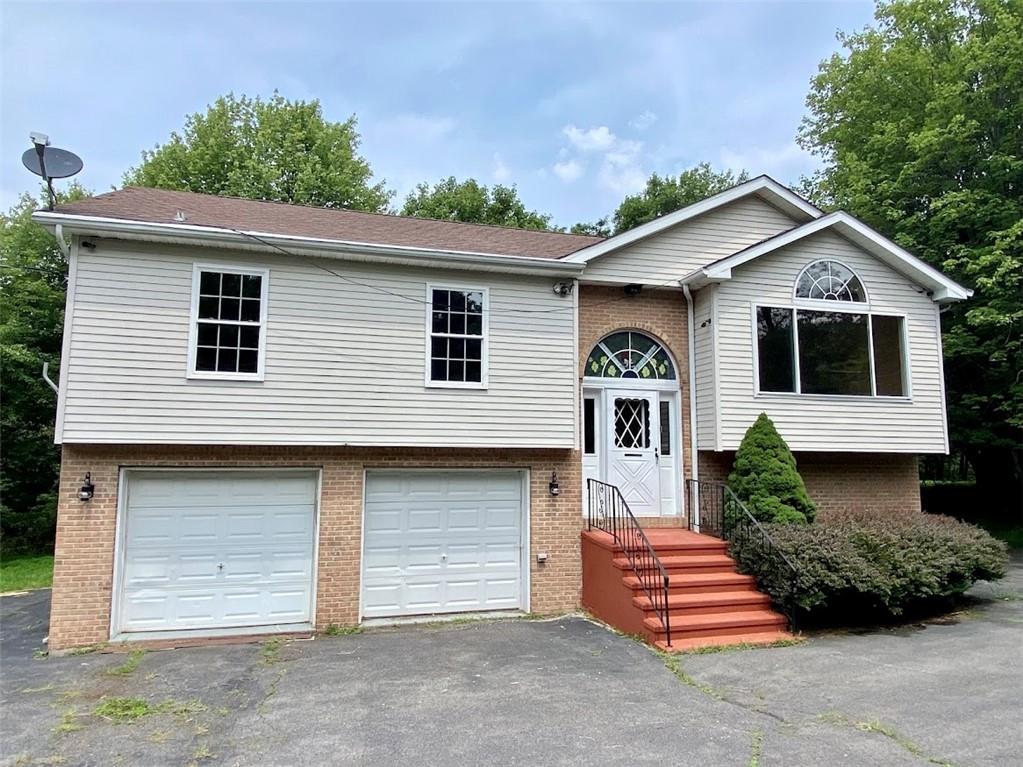 127 Yellow Birch Lane, Long Pond, Pennsylvania image 1