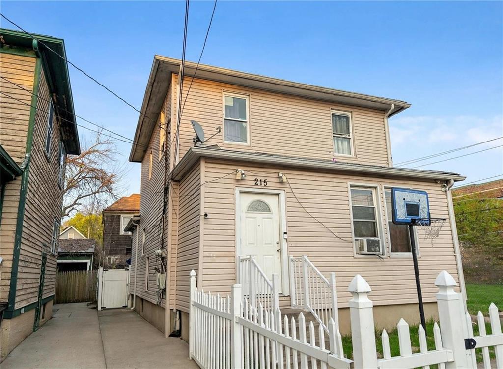 Photo of 661 Cary Avenue, Staten Island, NY 10310 (MLS # 505372)