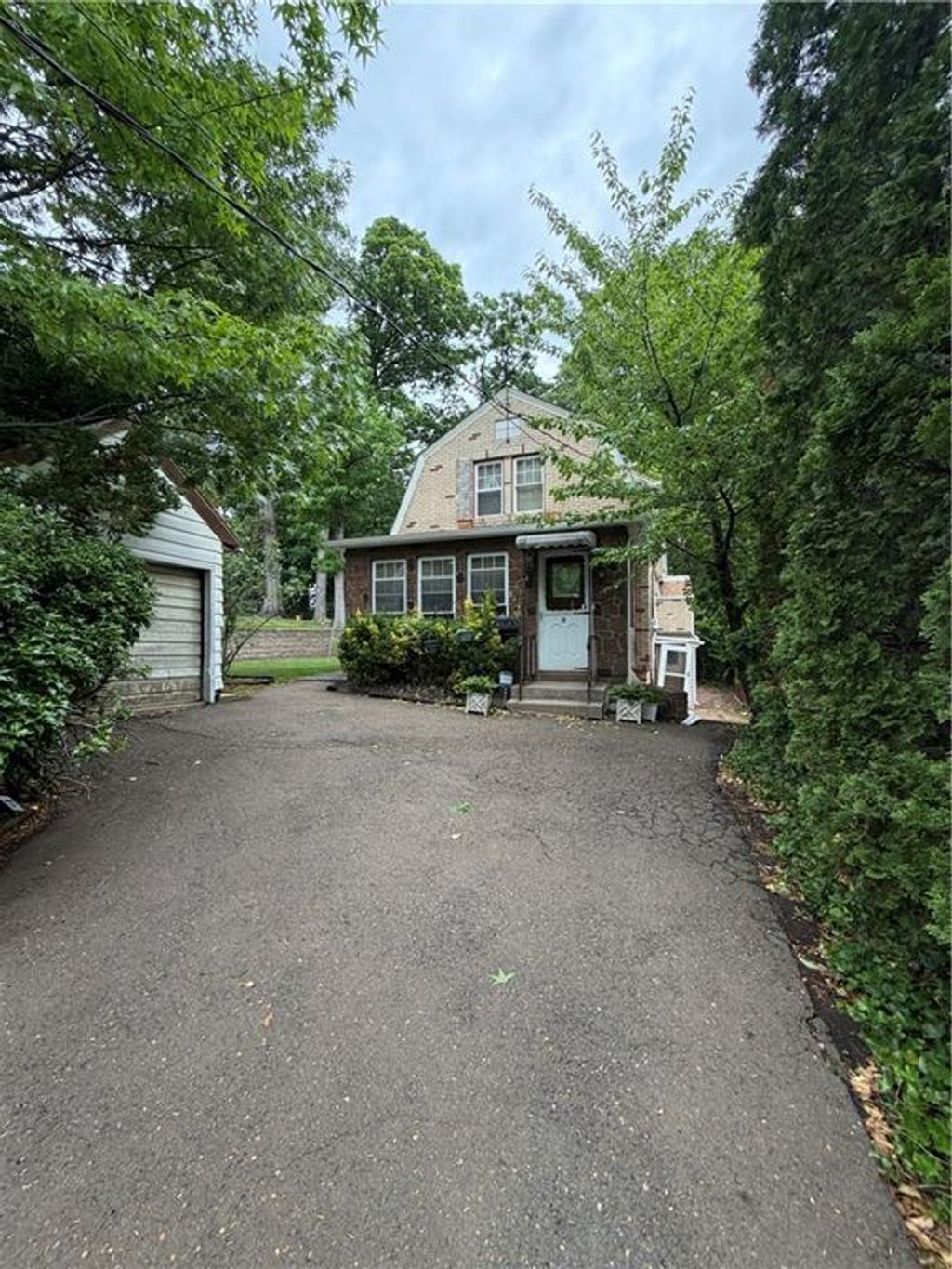 Photo of 81 Hillside Terrace, Staten Island, NY 10308 (MLS # 501616)